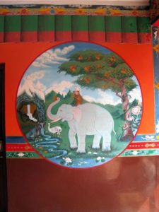Klosterreisen Dharamala buddhistisches Kloster Bild mit Elefant