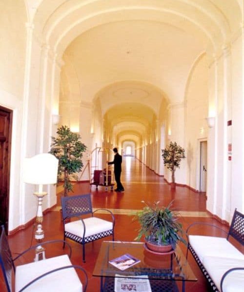 Klosterreisen_Italien_Rom_Sessoriana_Flur_kl Klosterreisen_Italien_Rom_Sessoriana_Flur_kl