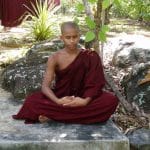 Klosterreisen Sri Lanka meditierender buddhistischer Moench